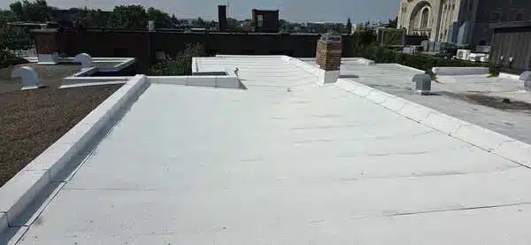 Réalisations Toitures JSB Toit plat membrane élastomère St-Léonard.