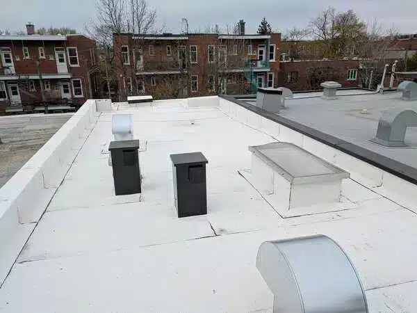 Réalisations Toitures JSB Toit plat membrane élastomère St-Léonard.