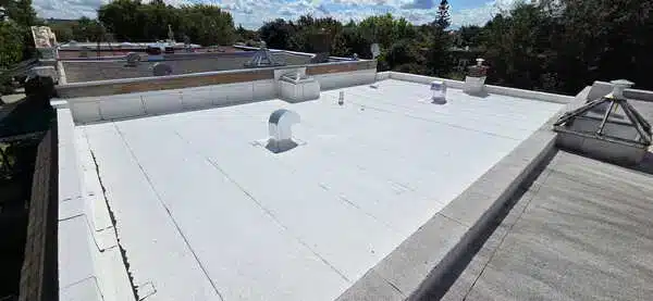 Réalisations Toitures JSB Toit plat membrane élastomère St-Léonard.