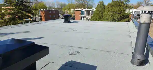 Réalisations Toitures JSB Toit plat membrane élastomère St-Léonard.